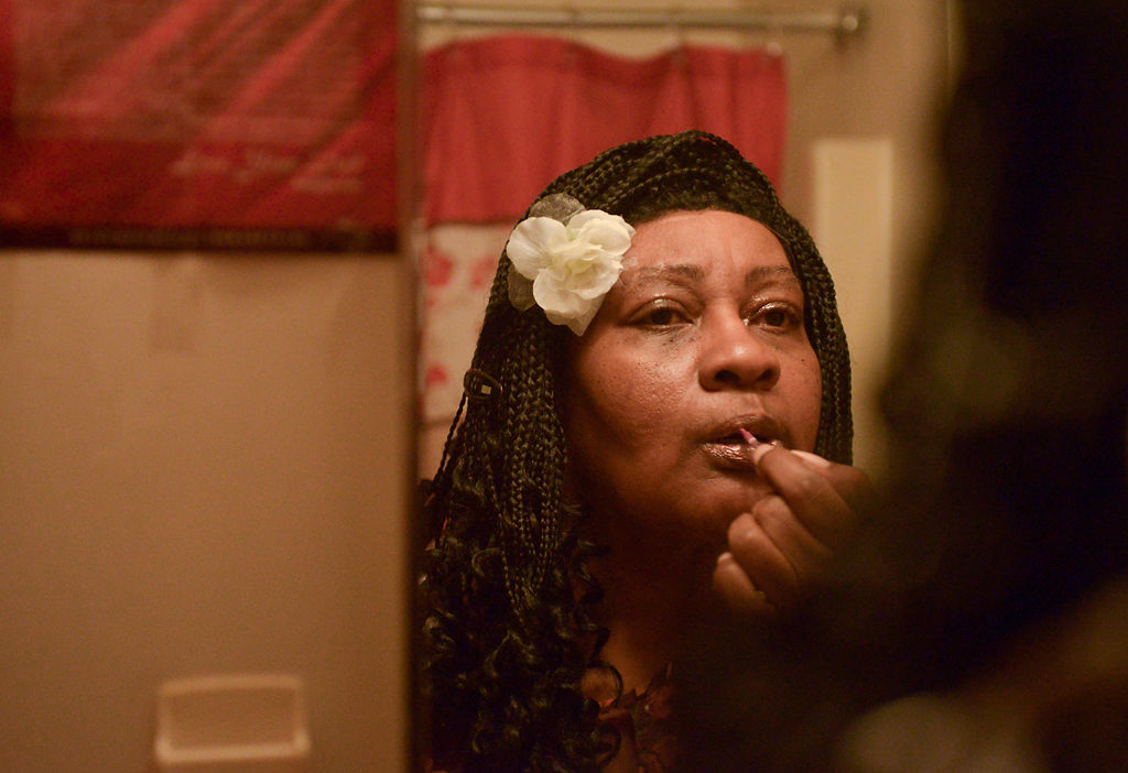 Donna Fullington applies lipstick